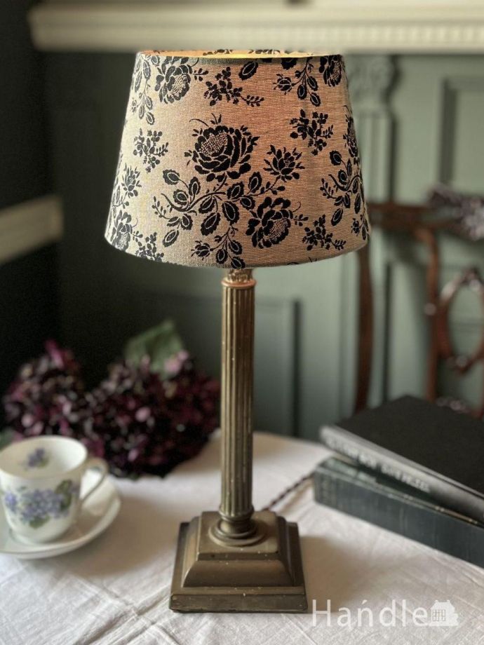 イギリスから届いたおしゃれな照明、花柄のシェードが可愛い