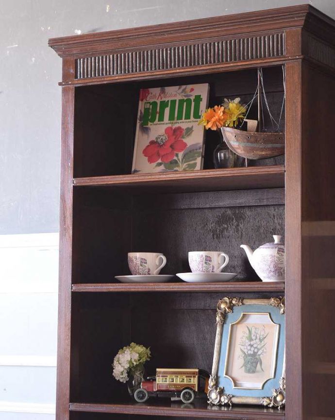 英国輸入のアンティーク家具、スラッと背の高いブックシェルフ（本棚