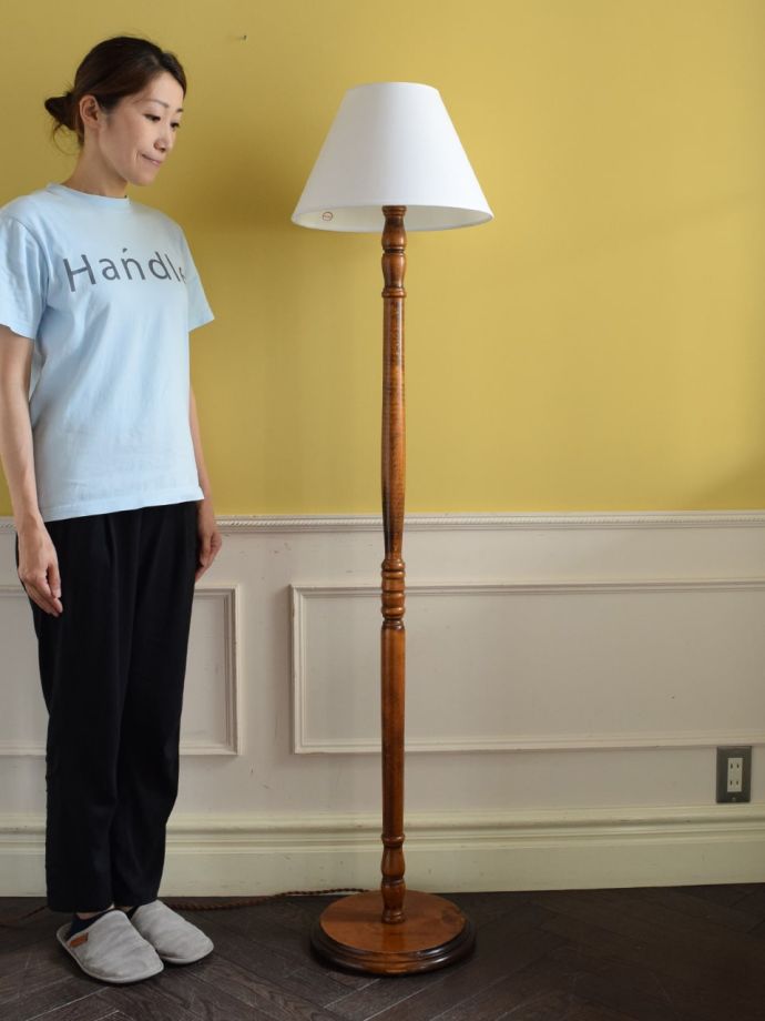 英国で見つけたスタンドライト、アンティークのフロアランプ（B22