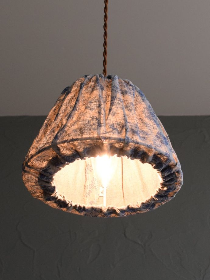 フランスアンティーク調の布シェードがおしゃれなペンダントライト