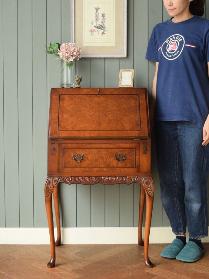 杢目が美しいアンティークのレディデスク、ウォールナット材の