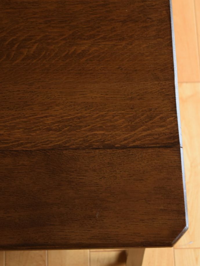 英国アンティークのおしゃれなトローリーワゴン、天板が大きく広がる