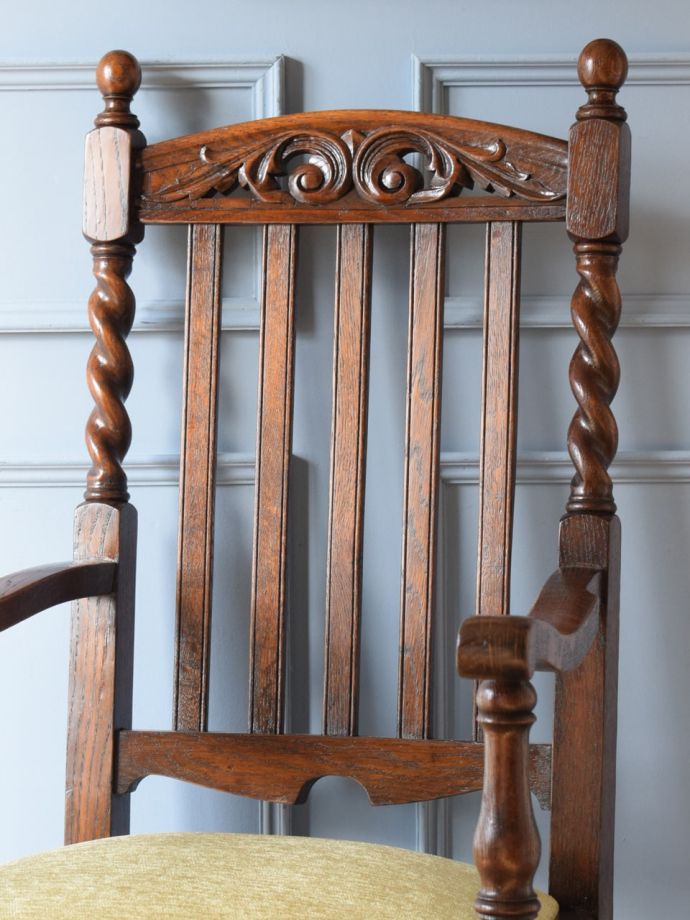 ツイストが美しい英国アンティークの椅子、イギリスから届いたオーク材