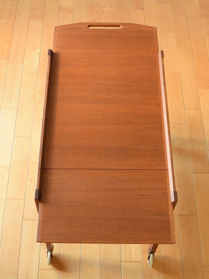 天板が伸び縮みする便利なビンテージのトローリー、移動式の伸長式