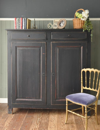 おしゃれなアンティークのフレンチインテリア、ブラック色の