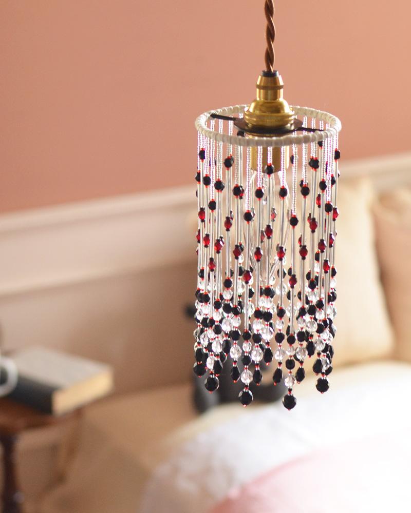 黒いガラスビーズがおしゃれな照明、ビーズランプ（コード