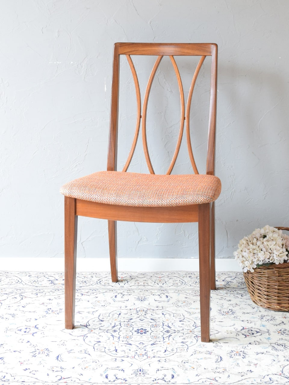 キレイなヴィンテージチェア、3本脚のカッコいいダイニングチェア(x