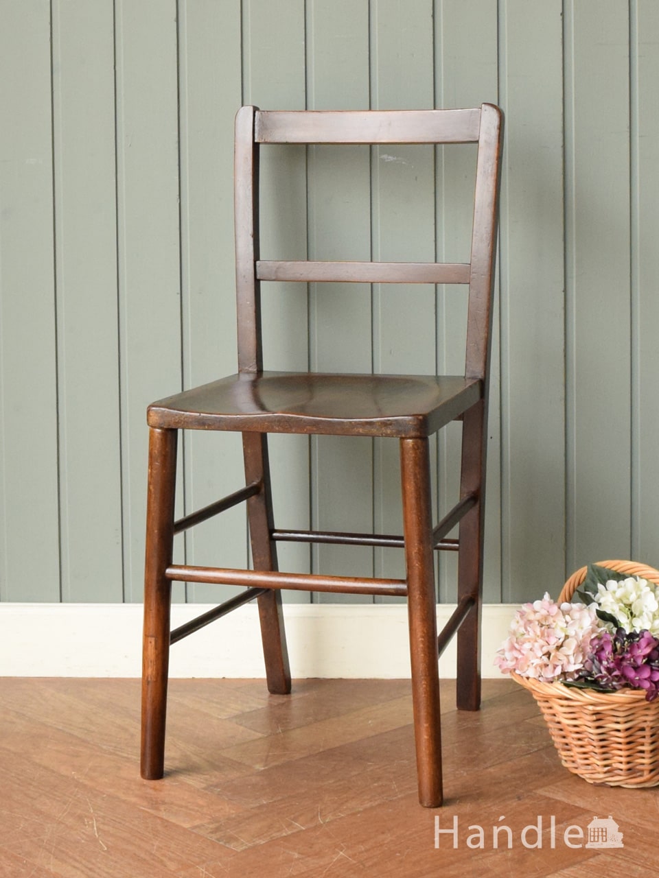 イギリスのおしゃれなダイニングチェア、ナチュラルな雰囲気の