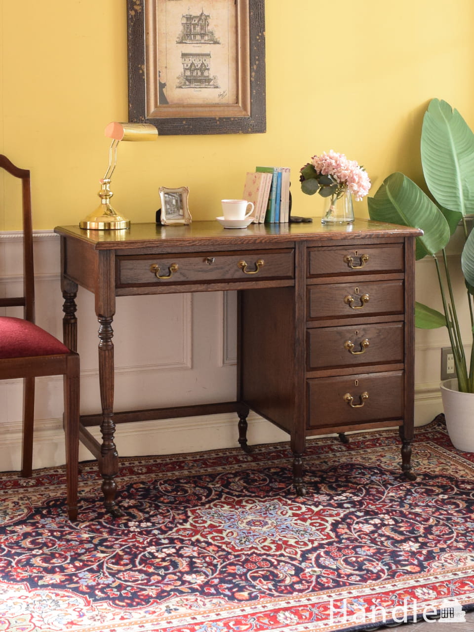 優雅な英国家具、カーブした曲線が美しいアンティークライティング