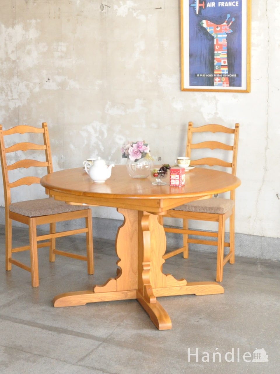 アーコール（ERCOL)社のおしゃれな家具、丸から楕円に変わる伸長式の