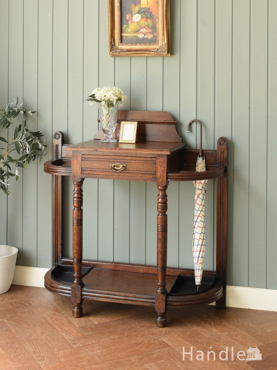 玄関のおしゃれなアンティーク家具、英国のステッキスタンド傘立て(q