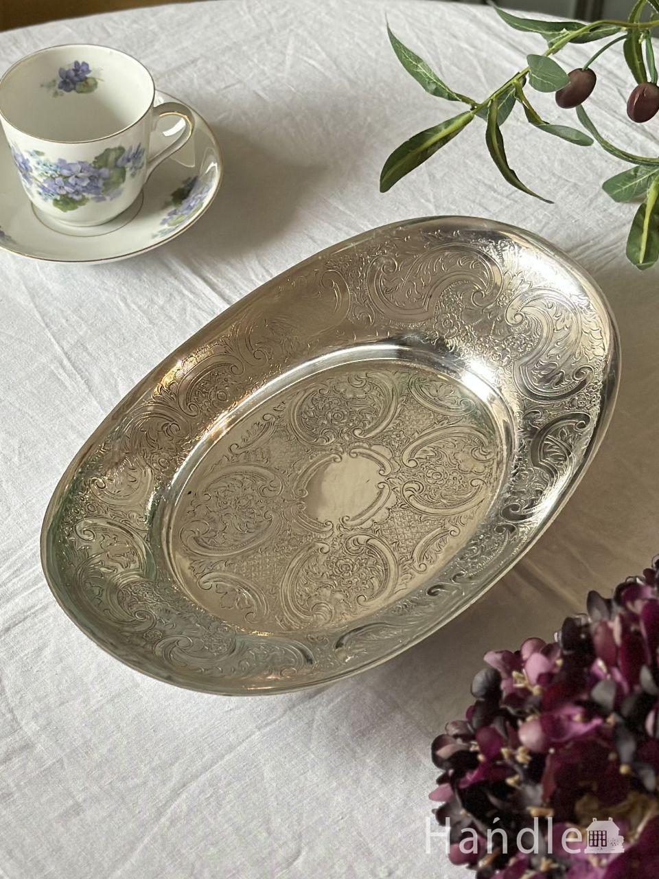 イギリスで見つけたアンティークの雑貨、シルバープレートのトレイ(k