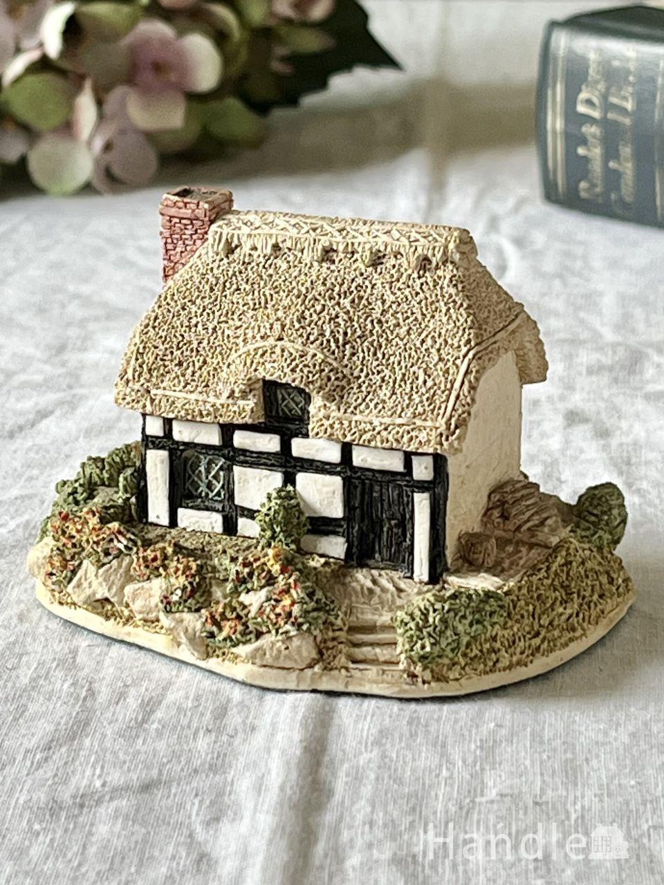 イギリスから届いたミニチュアの学校、Lilliput Lane(リリパット