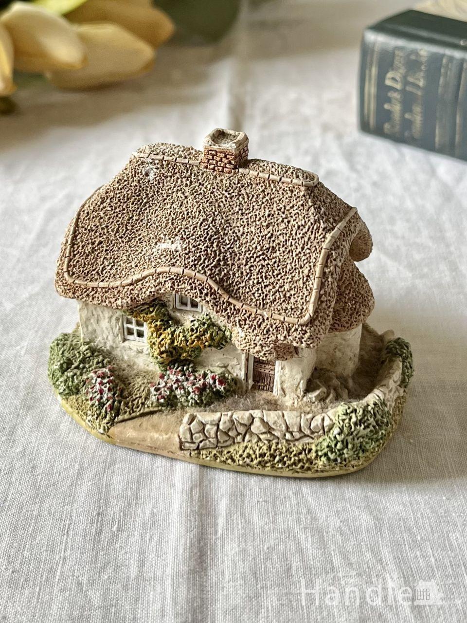 イギリスのアンティークの置物、ベスウィック社のネコのオブジェ