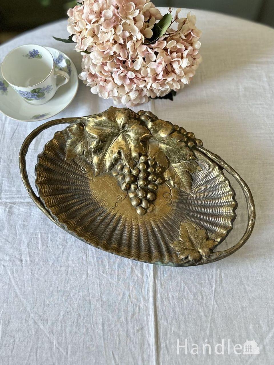 英国アンティークガラスのおしゃれな灰皿、プレスドグラスのアッシュ