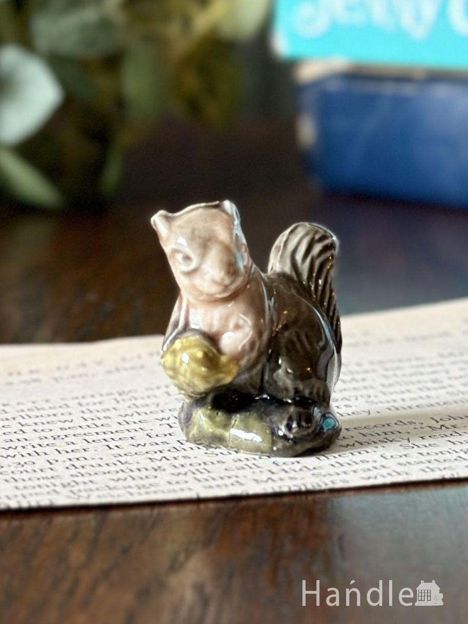 Handleブルー色のドアが可愛い、Lilliput Lane（リリパットレーン）の