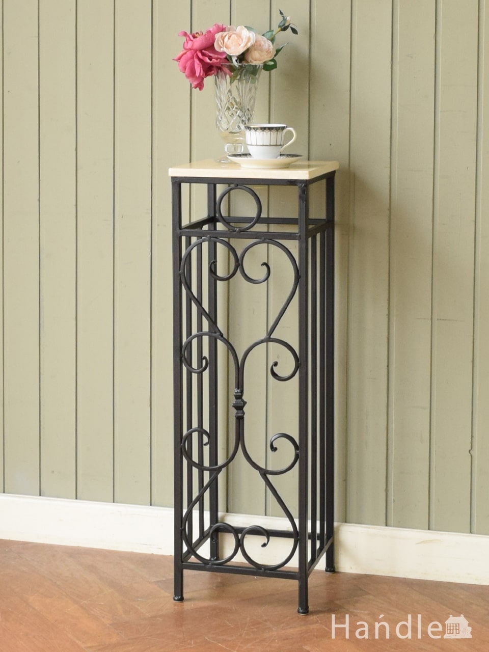 アンティーク風のおしゃれなフラワースタンド、大理石天板✕アイアンの