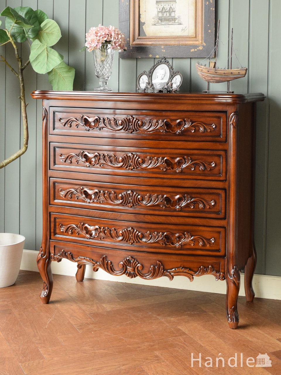 フレンチスタイルのおしゃれなチェスト、アンティーク調の4段引き出し