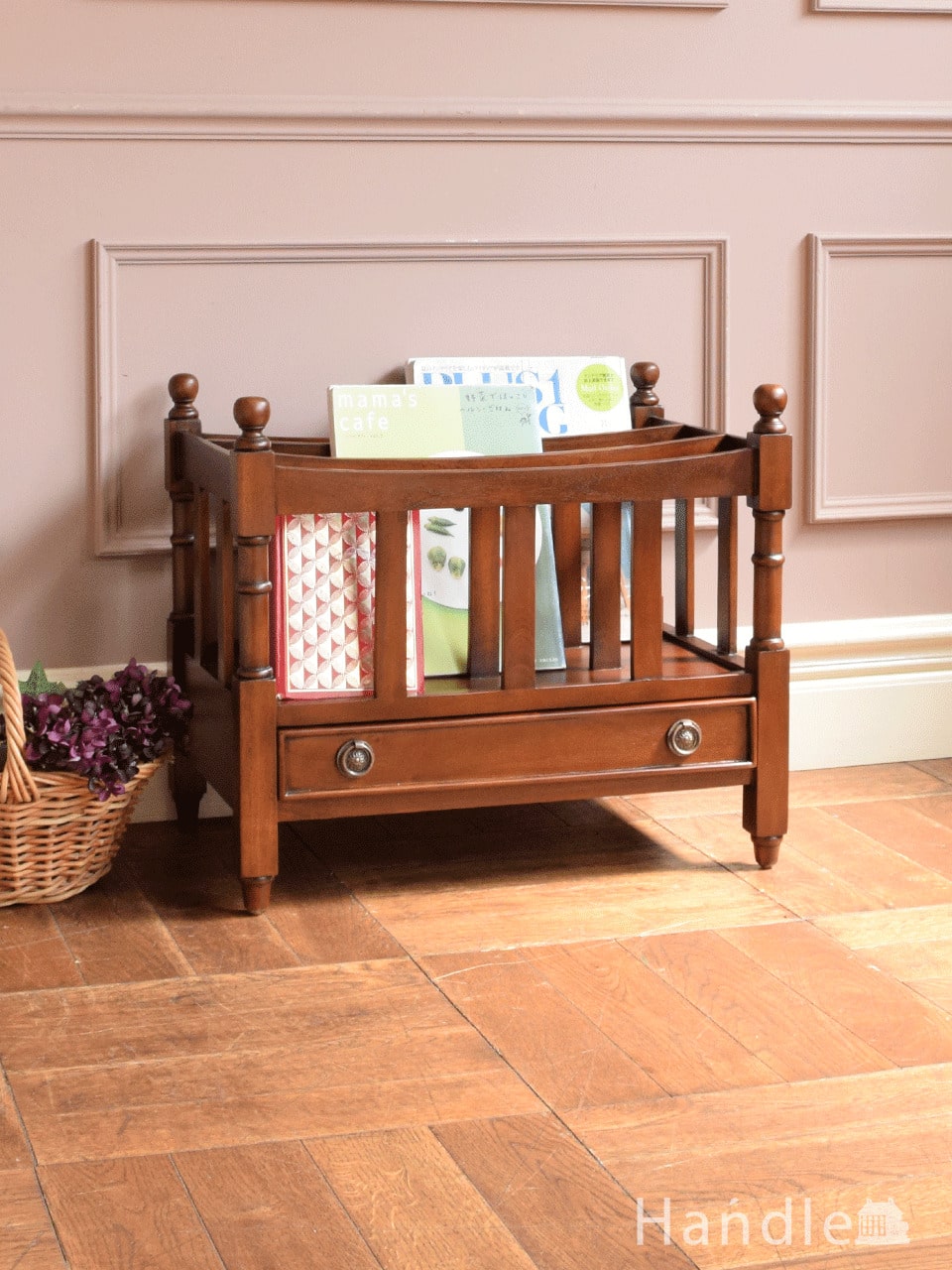 英国アンティーク調のおしゃれなマガジンラック、引き出し付きの