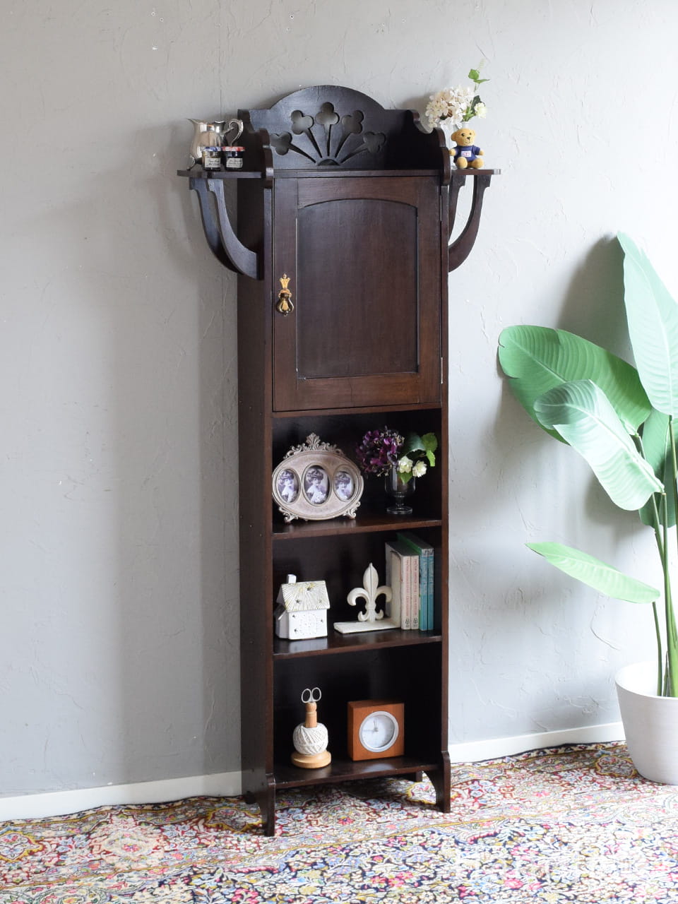 どこでも使える小さなアンティークの収納家具、マガジンラック(j-1317