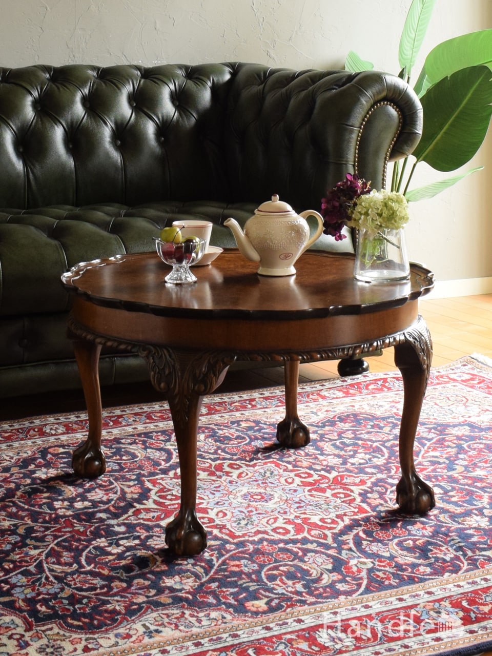 英国アンティークのローテーブル、マホガニー材の杢目が美しいコーヒー