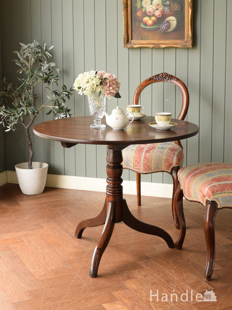 T字脚がオシャレなヴィンテージ家具、アーコールのダイニングテーブル