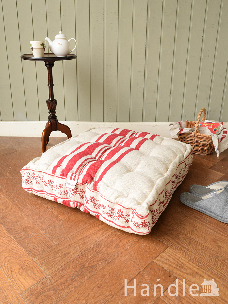 フランスらしいおしゃれなクッション、コントワール・ド・ファミーユの