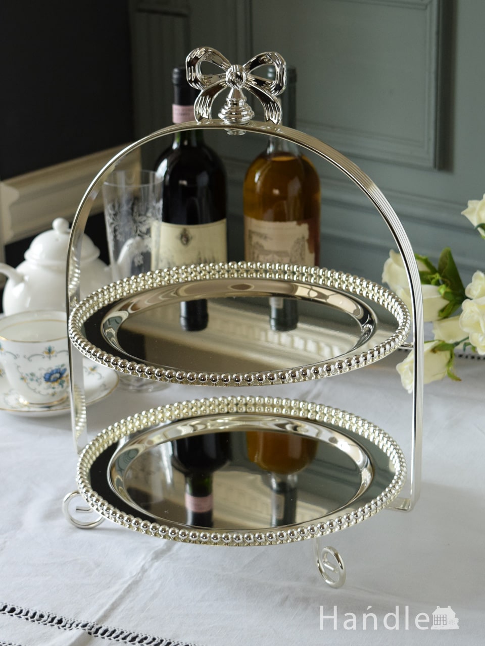 リボンが付いた持ち手がおしゃれなアンティーク風のケーキスタンド（2