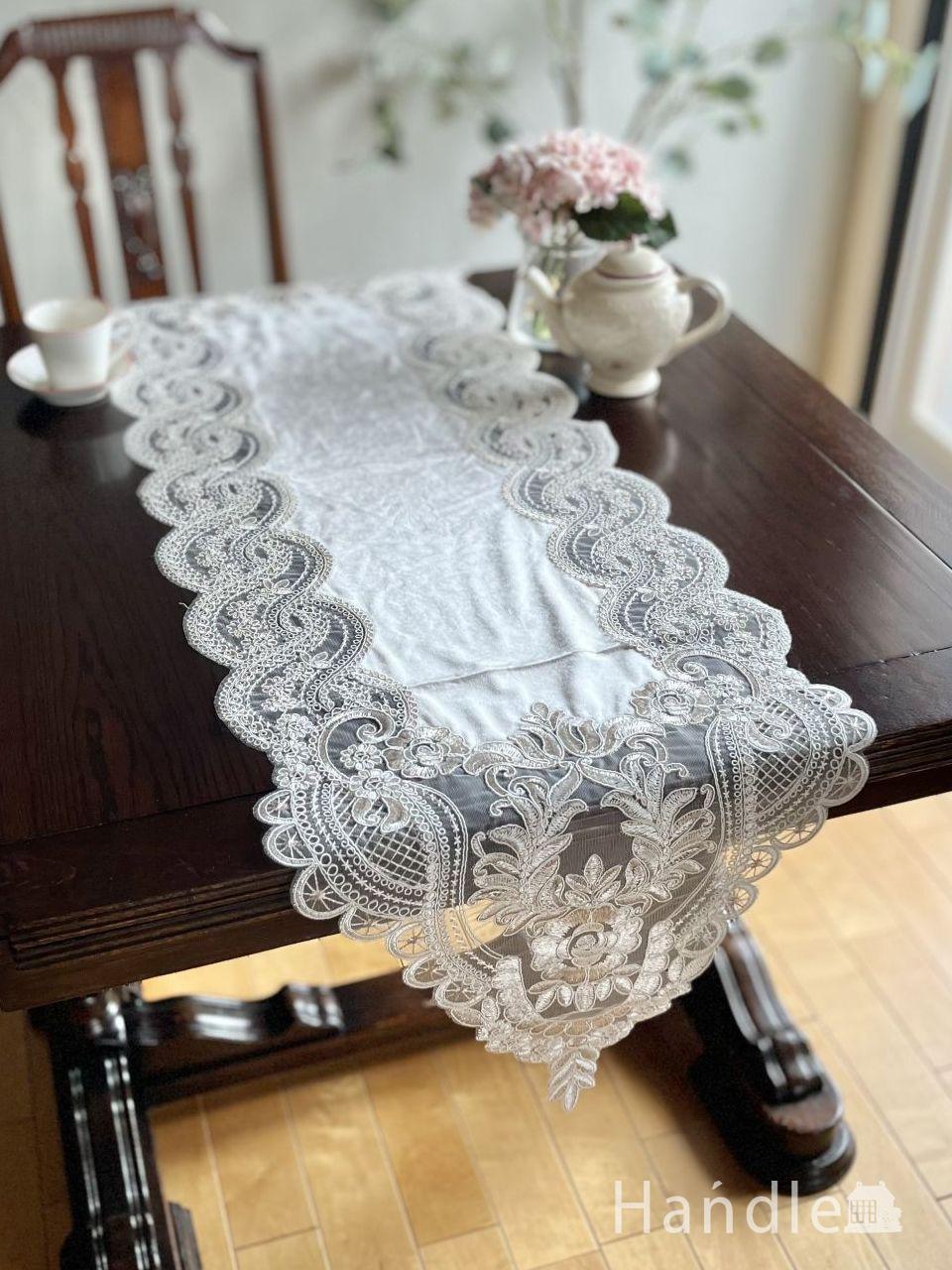 フランス風のおしゃれなテーブルクロス、華やかな刺繍の入った豪華な