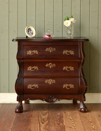フレンチスタイルのアンティーク家具、マホガニー材の3段チェスト(j
