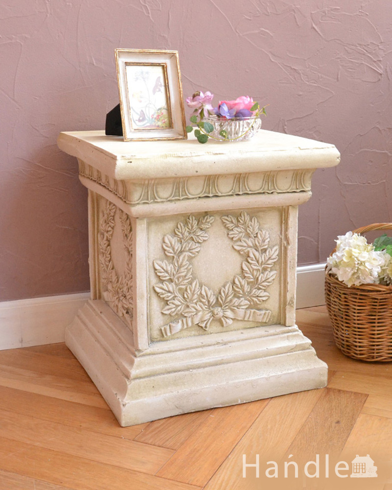 ヨーロッパの雰囲気漂うアンティーク風の花台（コラム）(n5-185