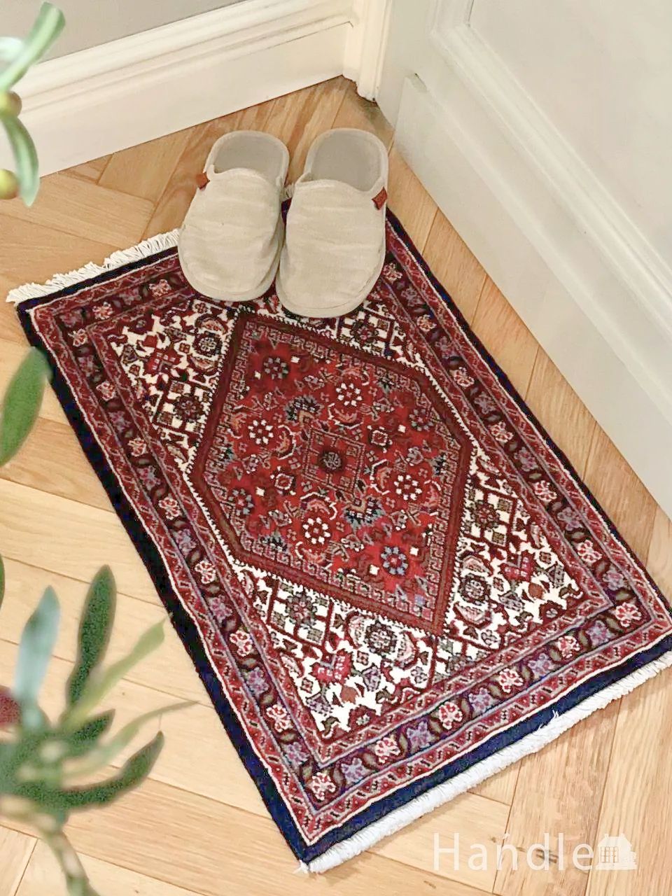 玄関マットに使えるペルシャ絨毯、ザンジャーンのおしゃれな手織りの