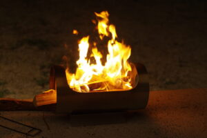 終了＞【期間限定】チャムスやロゴスの焚き火台が半額に！Amazonで今