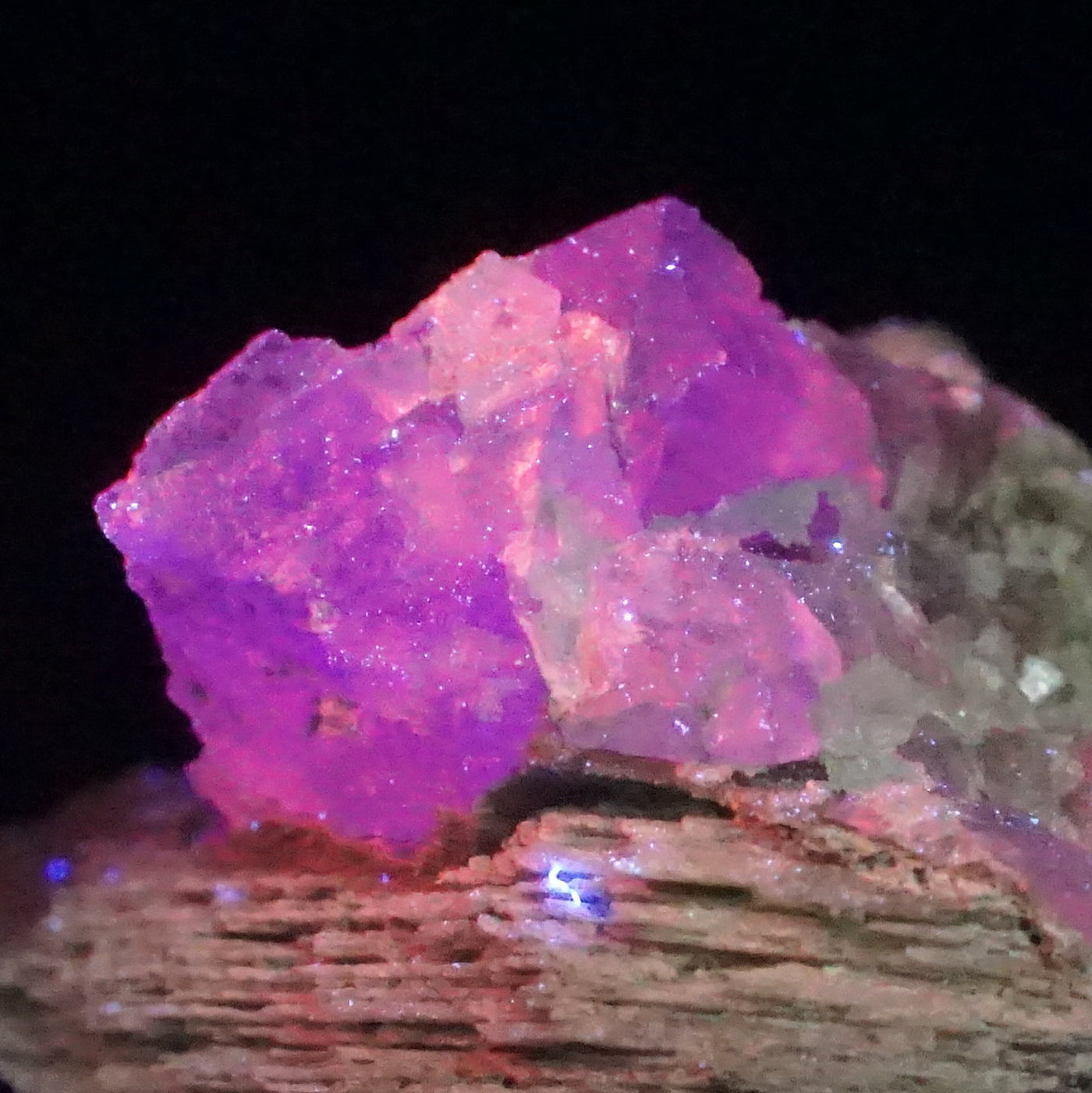 スイス産 ピンクフローライト – 天然石ハッピーギフト