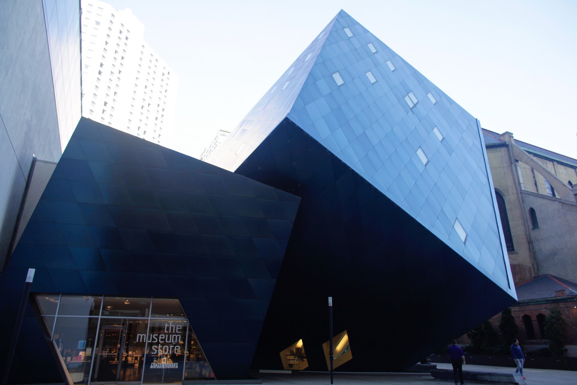 脱構築派建築家の代名詞、ダニエル・リベスキンド設計の「現代ユダヤ