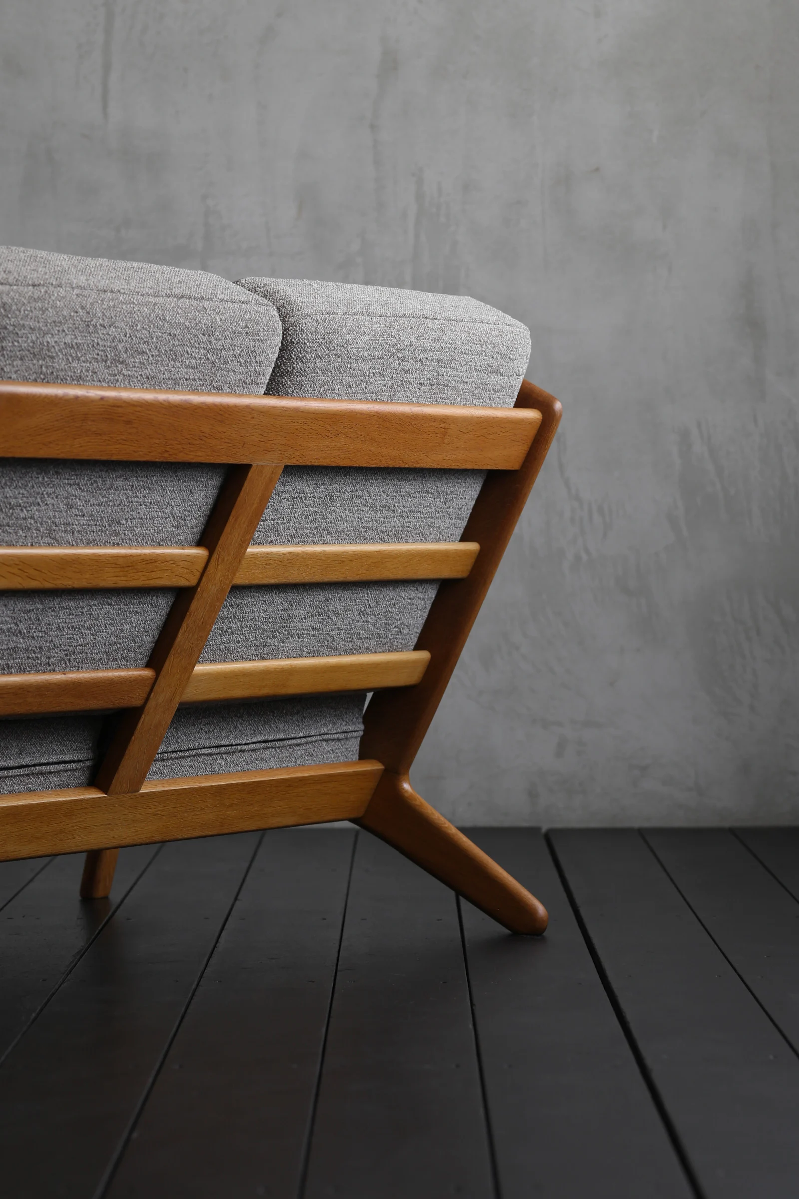 GE290 2 Seat Sofa Hans J Wegner - HIKE