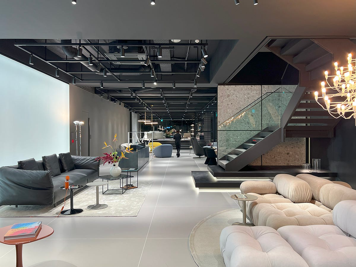 高級イタリア家具ブランドB&B ItaliaとMaxaltoの新ショールームを一足