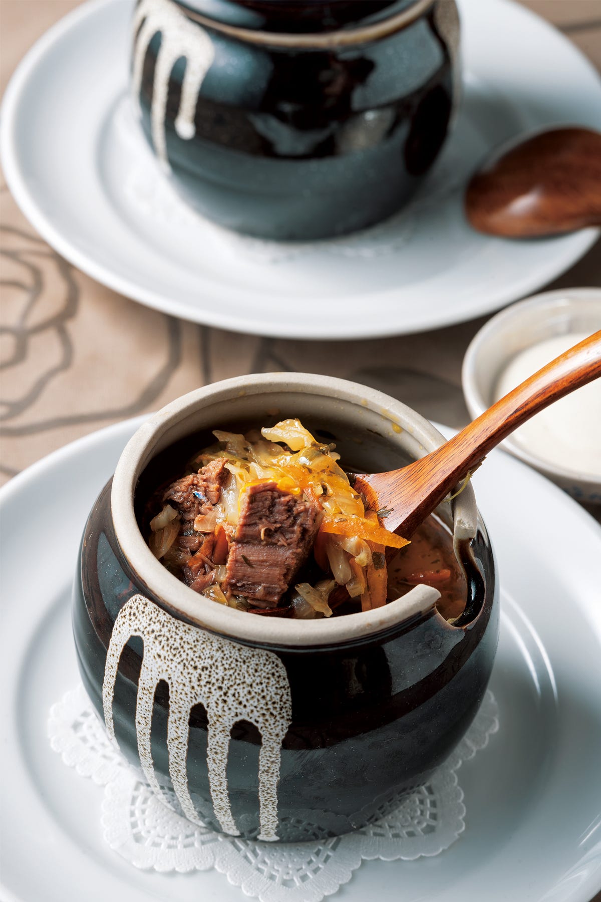 シンプルな味つけで奥行きのある味わい。蓋つき鍋で作るロシアの養生鍋