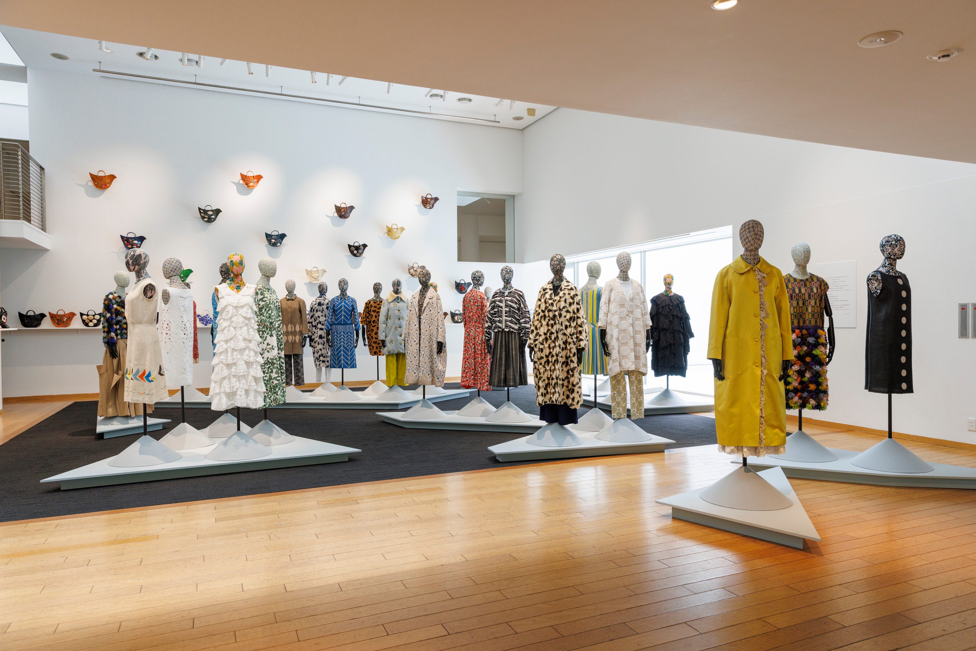 ミナ ペルホネンが設立30周年を記念した展覧会「羽花」を開催。皆川 明