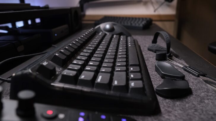 メカニカルキーボード iQunix OG80 をレビュー！ブラックでカッコよい