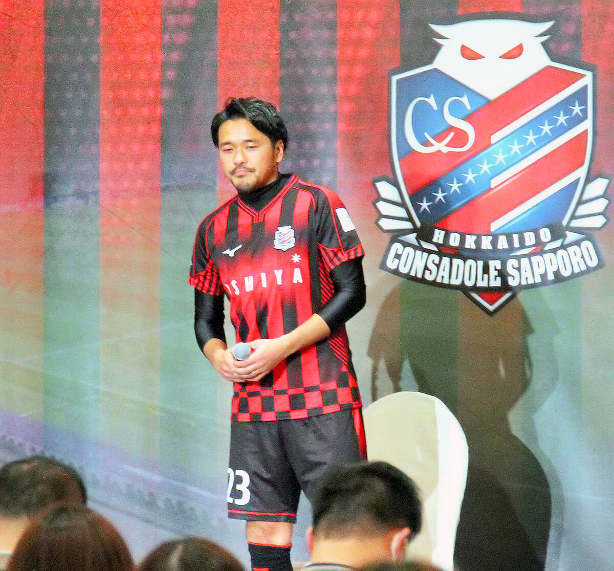 期限付き移籍で新加入の札幌FW興梠慎三 イベントで背番号23