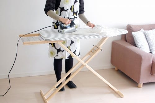 取扱い終了】イタリア/ARIS社/木製のアイロン台 - 北欧、暮らしの道具店