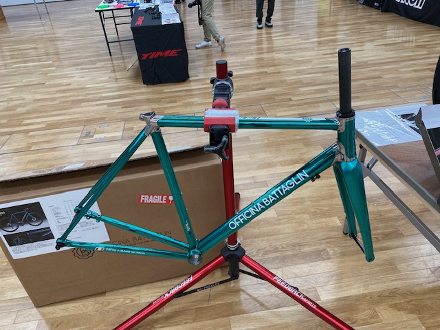 展示会情報】ラグジュアリーなスチールフレーム OFFICINA BATTAGLIN