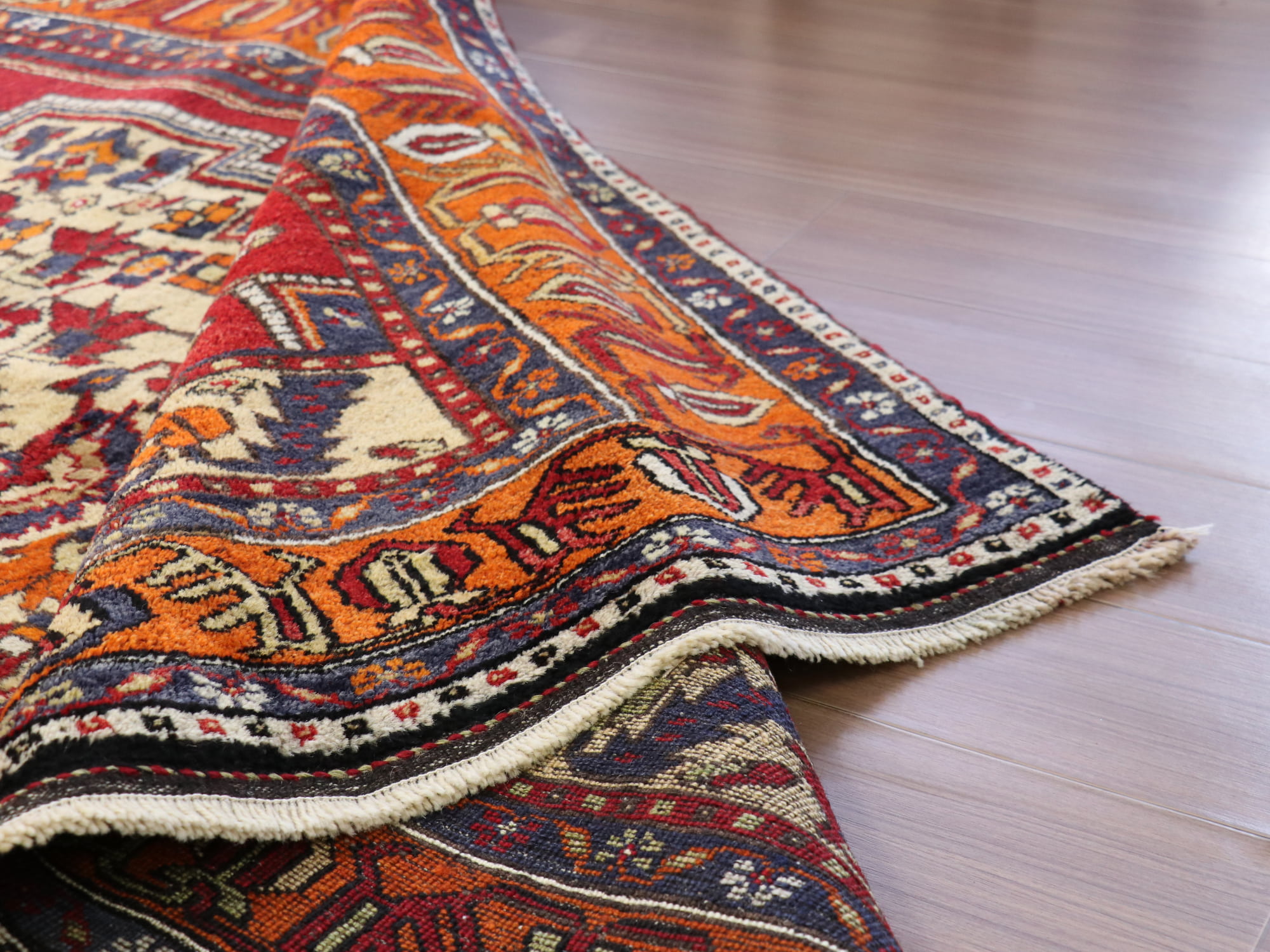 トルコ絨毯 リビングサイズ コンヤ タシュプナル245×170cm 赤 紺 花の