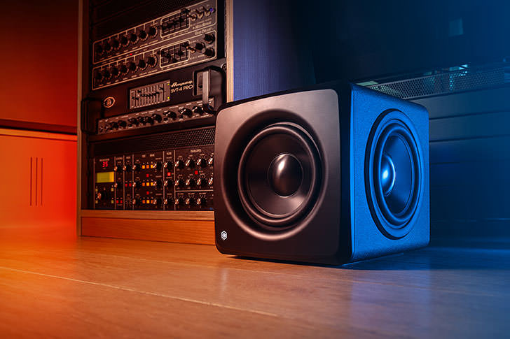 待望の“ホーム・スタジオ対応”の小型サブ・ウーファー、IK Multimedia