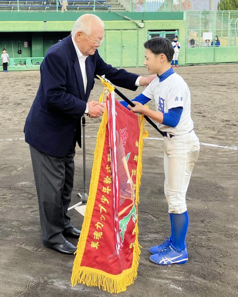 通算317勝投手の鈴木啓示さん 子どもたちから「若さをもらっている
