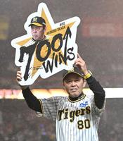 阪神、岡田監督の通算700勝記念グッズを発売 直筆サイン入り記念