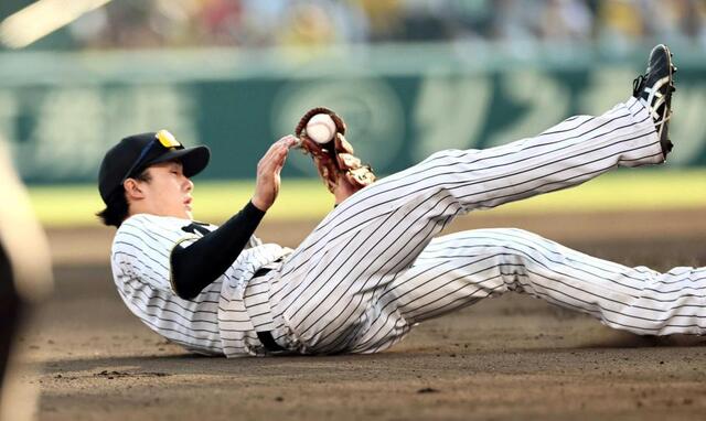 阪神・小幡 及川救った！超美技 前進守備で強いライナーを鮮やか
