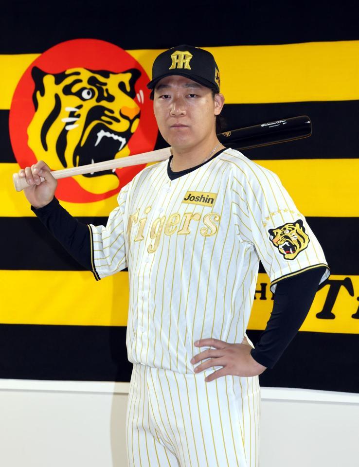 阪神 「チャンピオンユニホーム」をお披露目 ゴールド基調で統一