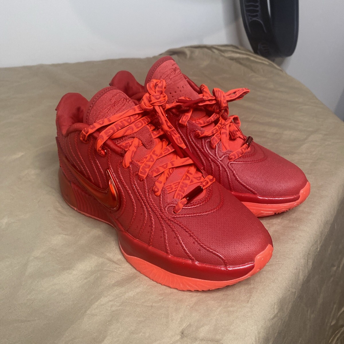 Nike LeBron 21 James Gang Crimson Gym Red women's size 5 - 12.5